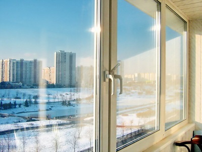 Особенности остекления балконов в зимний период