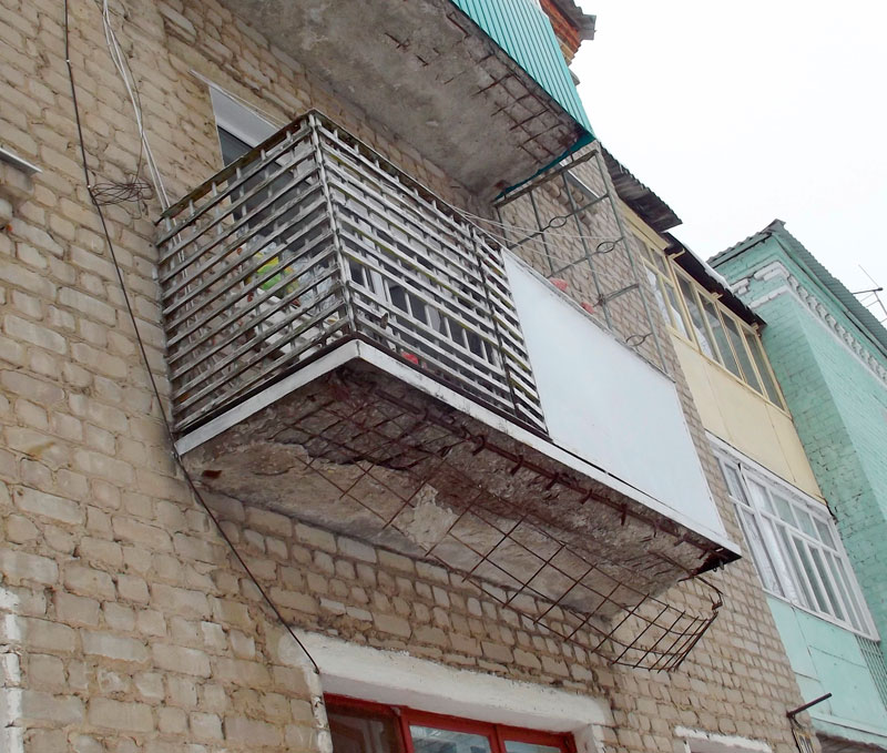 Что делать, если балкон в аварийном состоянии?